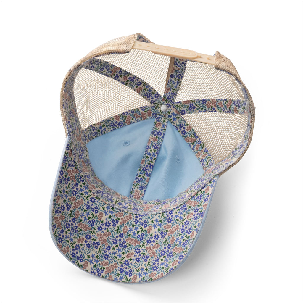 Women Kicking Glass Embroidered Washed Mesh-Back Cap